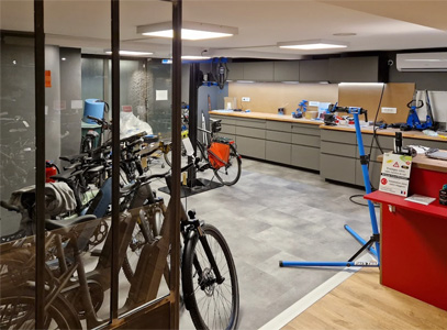 Intérieur magasin de vélos Lyon Bellecour